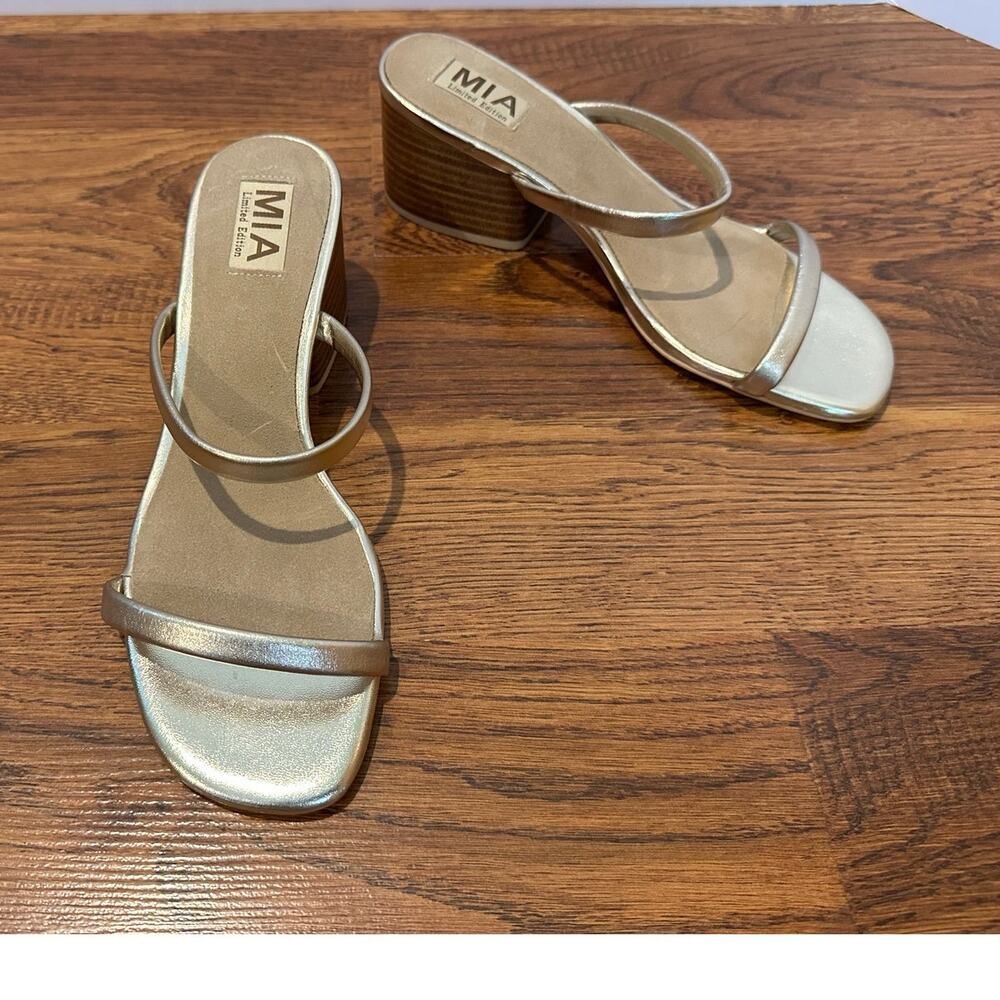 MIA Isabeli Low Block Heel Sandals Gold Women’s Size 8 Minimalist Leather